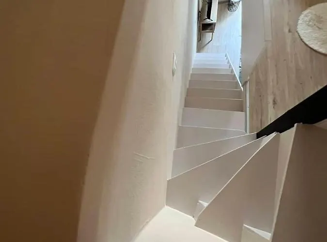 Center شقة ثيرا