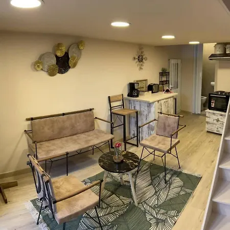 Center * סנטוריני